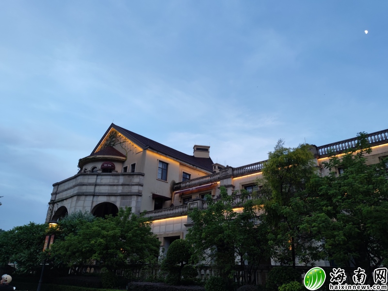 佛山站设计理念为“锦绣湾区，花开禅城”
